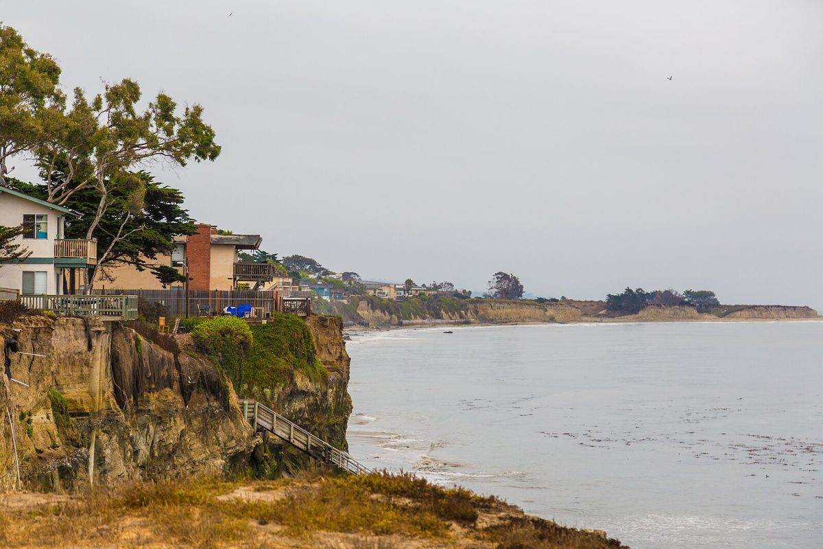 The Pacific coast as seen from Gaffney Park and Sea Lookout Park in Isla Vista (Goleta / Santa Barbara), California. Wikimedia.com