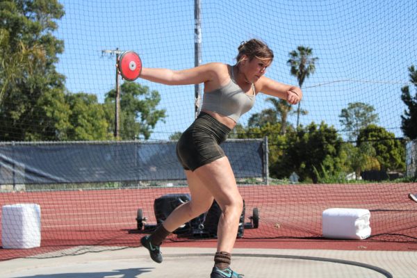Alix Hollingsworth (10) mid spin before throwing a discus.