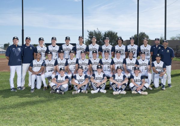 The DPHS varsity baseball team and coaches take team photo.